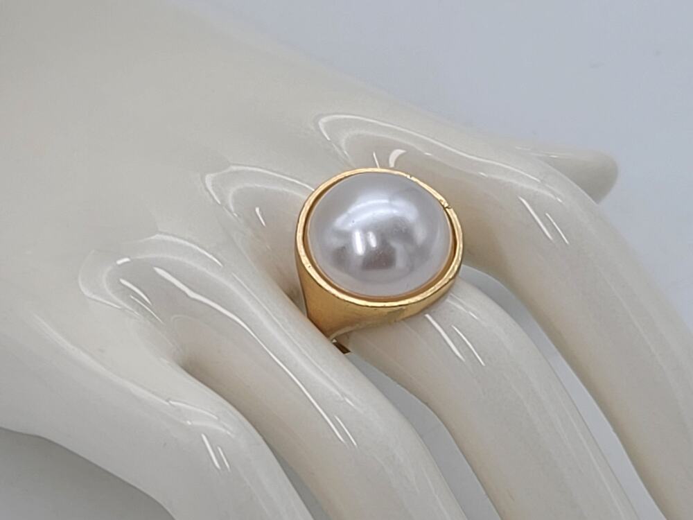 Vintage Style Mabe Large White Round Simulated Pearl Cocktail Ring Size 7.5